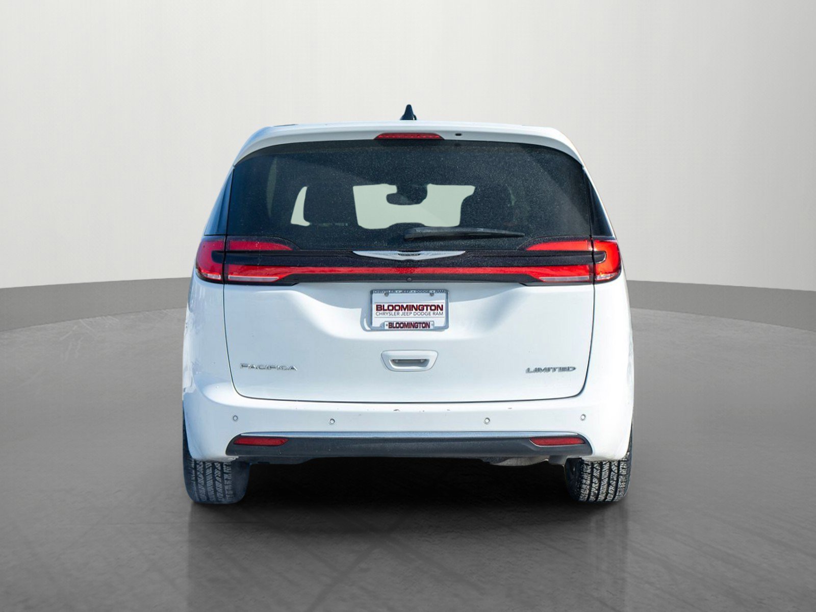Used 2024 Chrysler Pacifica Limited image 6