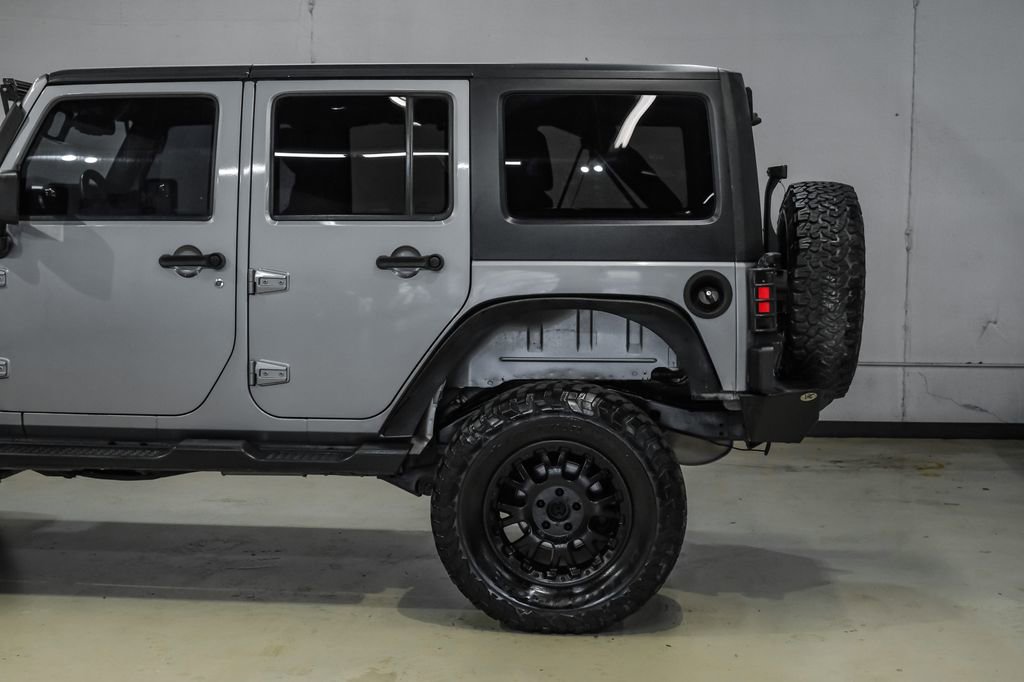 Used 2013 Jeep Wrangler Unlimited Sahara AWD/4WD image 17