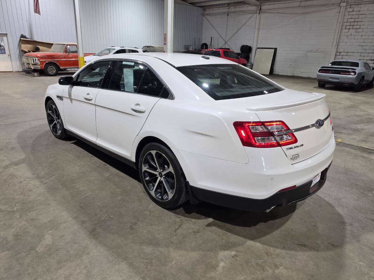 Used 2016 Ford Taurus SEL FWD image 8