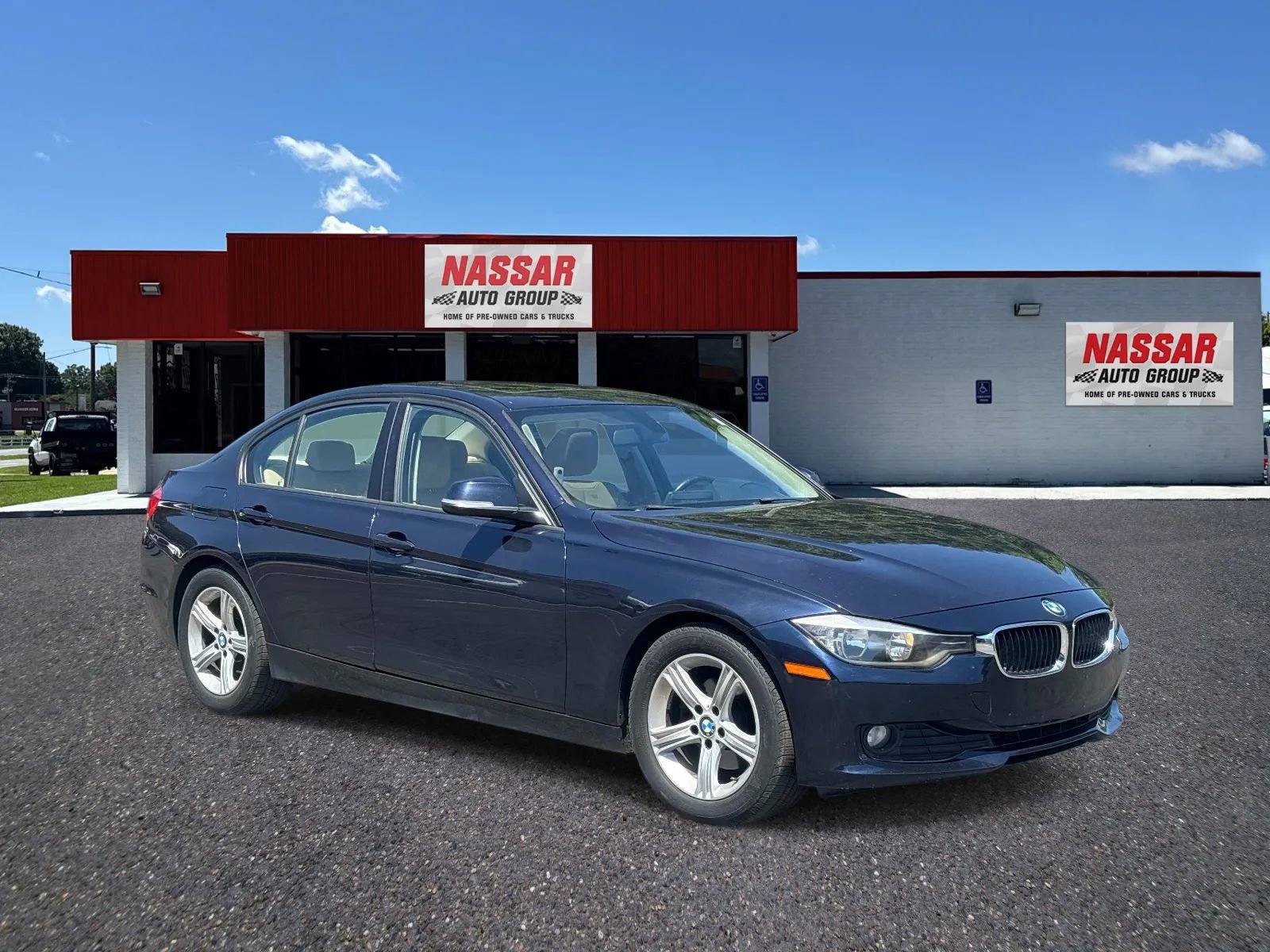 Used 2014 BMW 320i xDrive Sedan AWD/4WD image 3