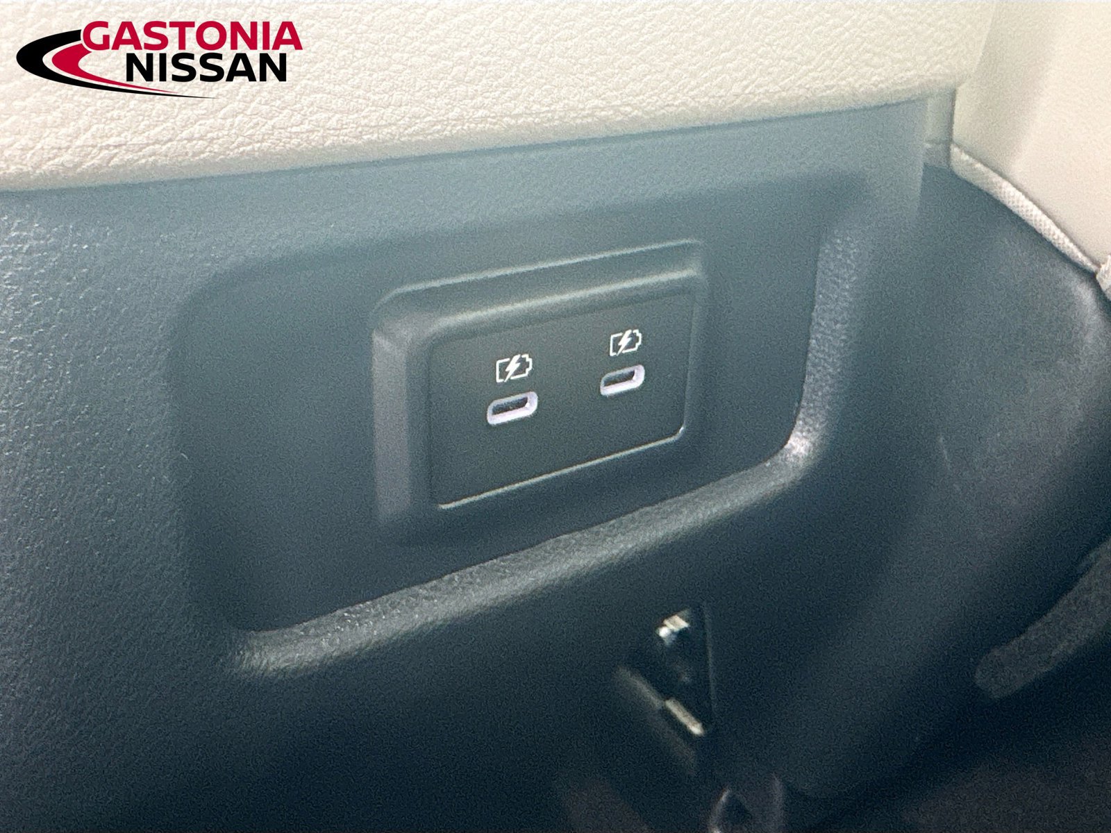 Used 2026 Nissan Pathfinder SL FWD image 33