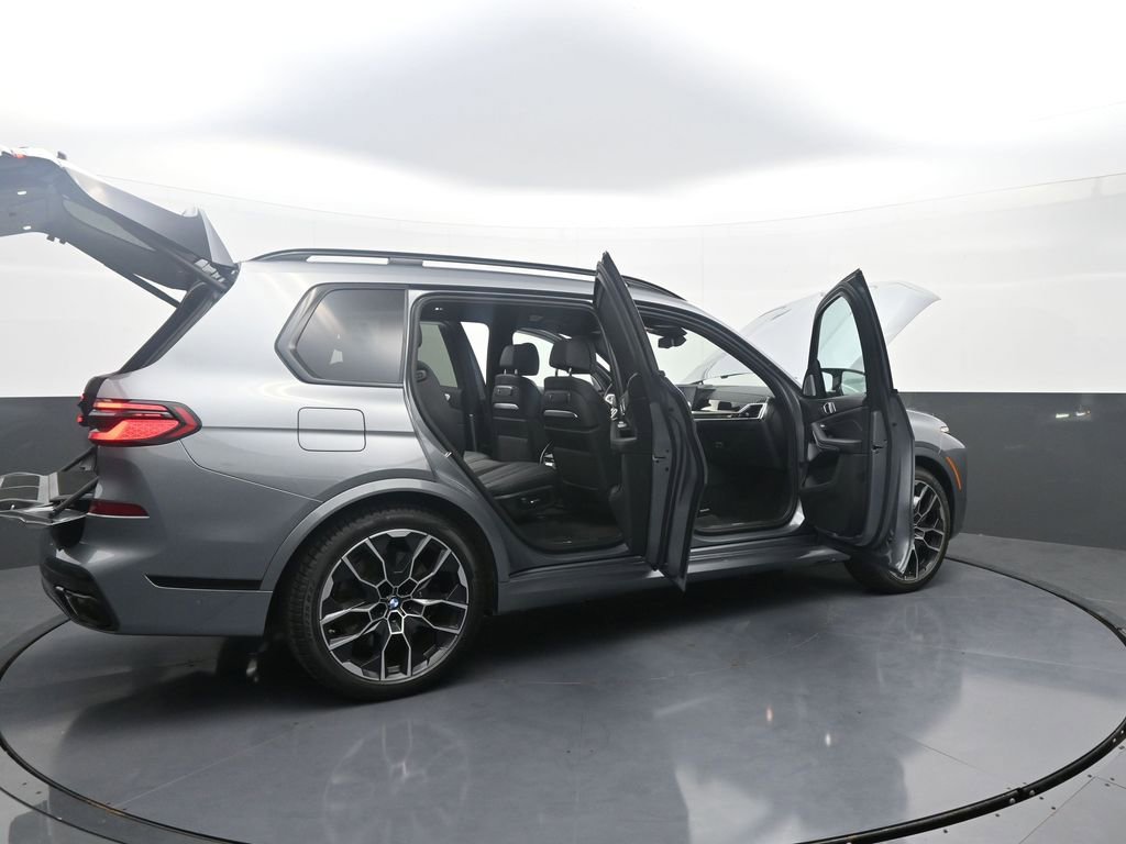 Used 2025 BMW X7 M60i w/ Executive Package image 44