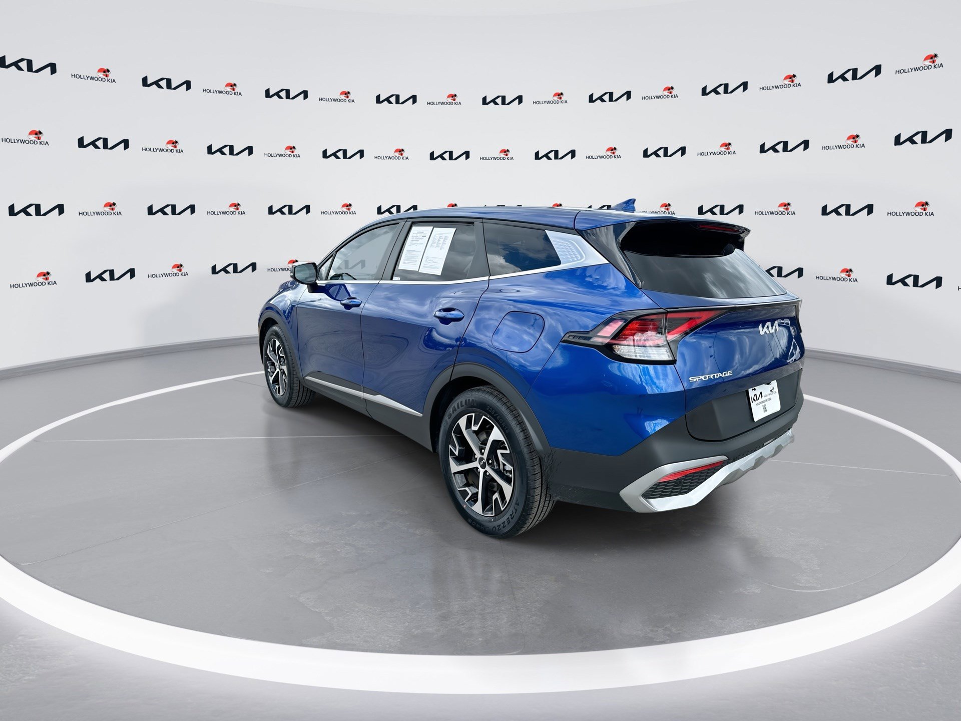 Used 2024 Kia Sportage EX image 6
