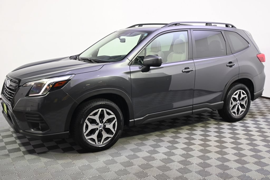 Used 2022 Subaru Forester Premium AWD/4WD image 2