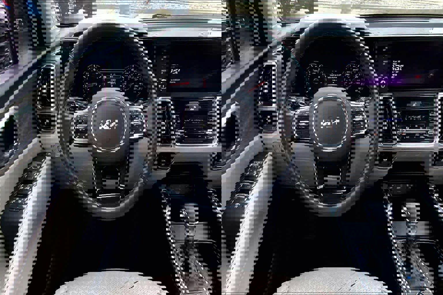 Used 2022 Kia Sorento EX w/ Panoramic Sunroof Package image 6