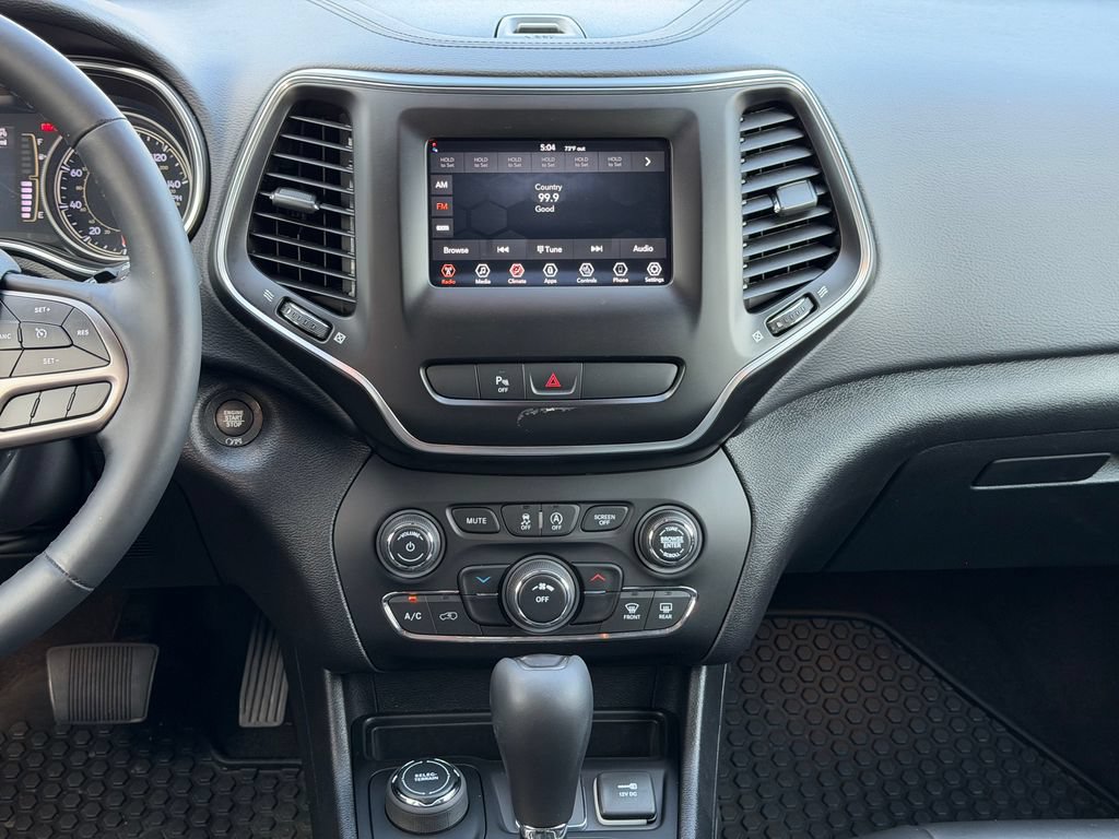 Used 2020 Jeep Cherokee Latitude Plus w/ Cold Weather Group AWD/4WD image 21