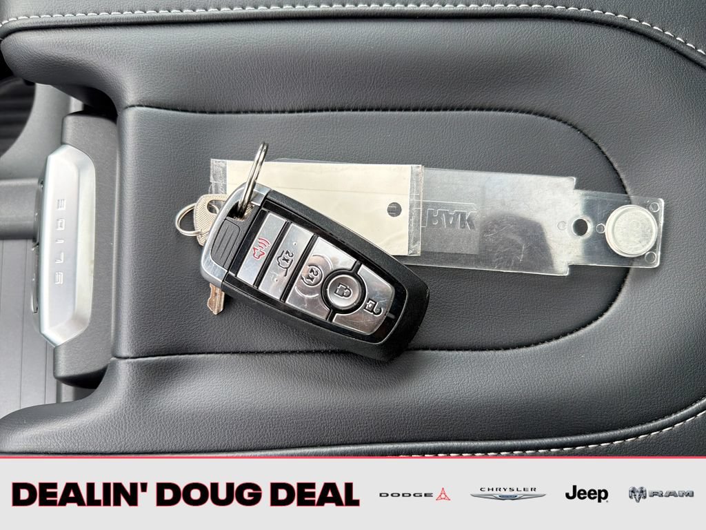 Used 2025 Ford Expedition Platinum w/ Driver's Package AWD/4WD image 30