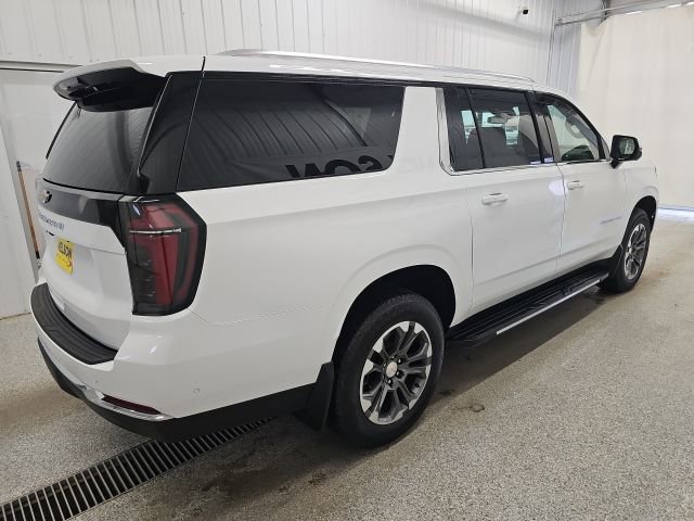 Used 2025 Chevrolet Suburban LS image 7