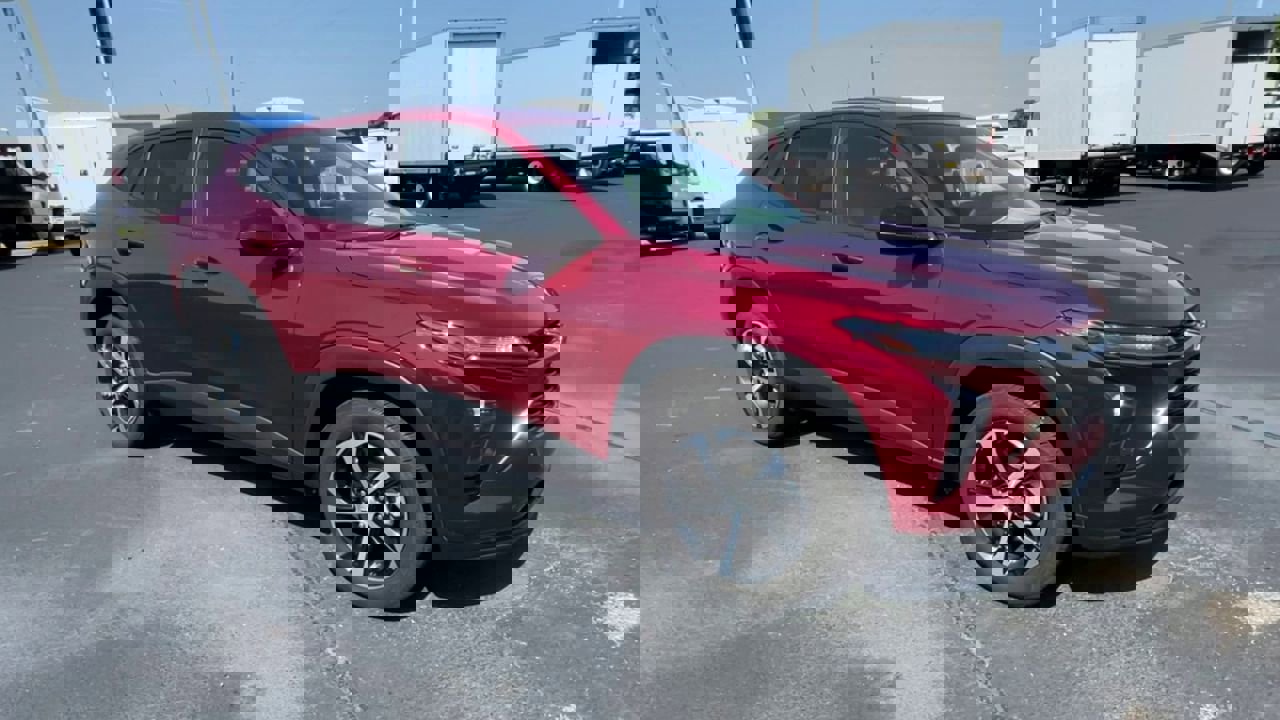 Used 2024 Chevrolet Trax RS w/ Sunroof Package image 2