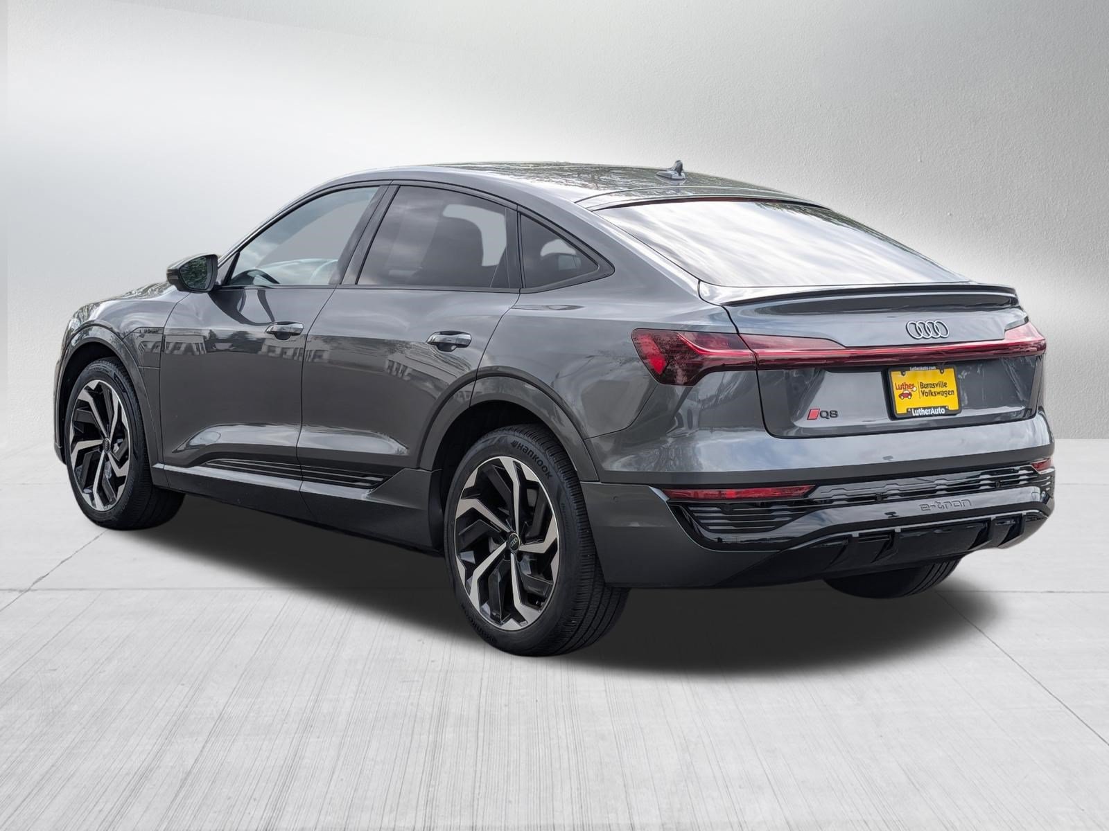Used 2024 Audi Q8 e-tron Premium Plus w/ Premium Plus Package AWD/4WD image 5