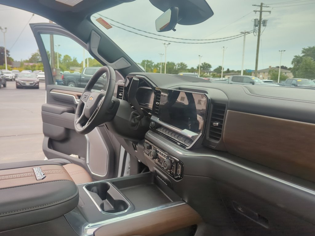 Used 2025 Chevrolet Silverado 3500 High Country w/ High Country Premium Package AWD/4WD image 24