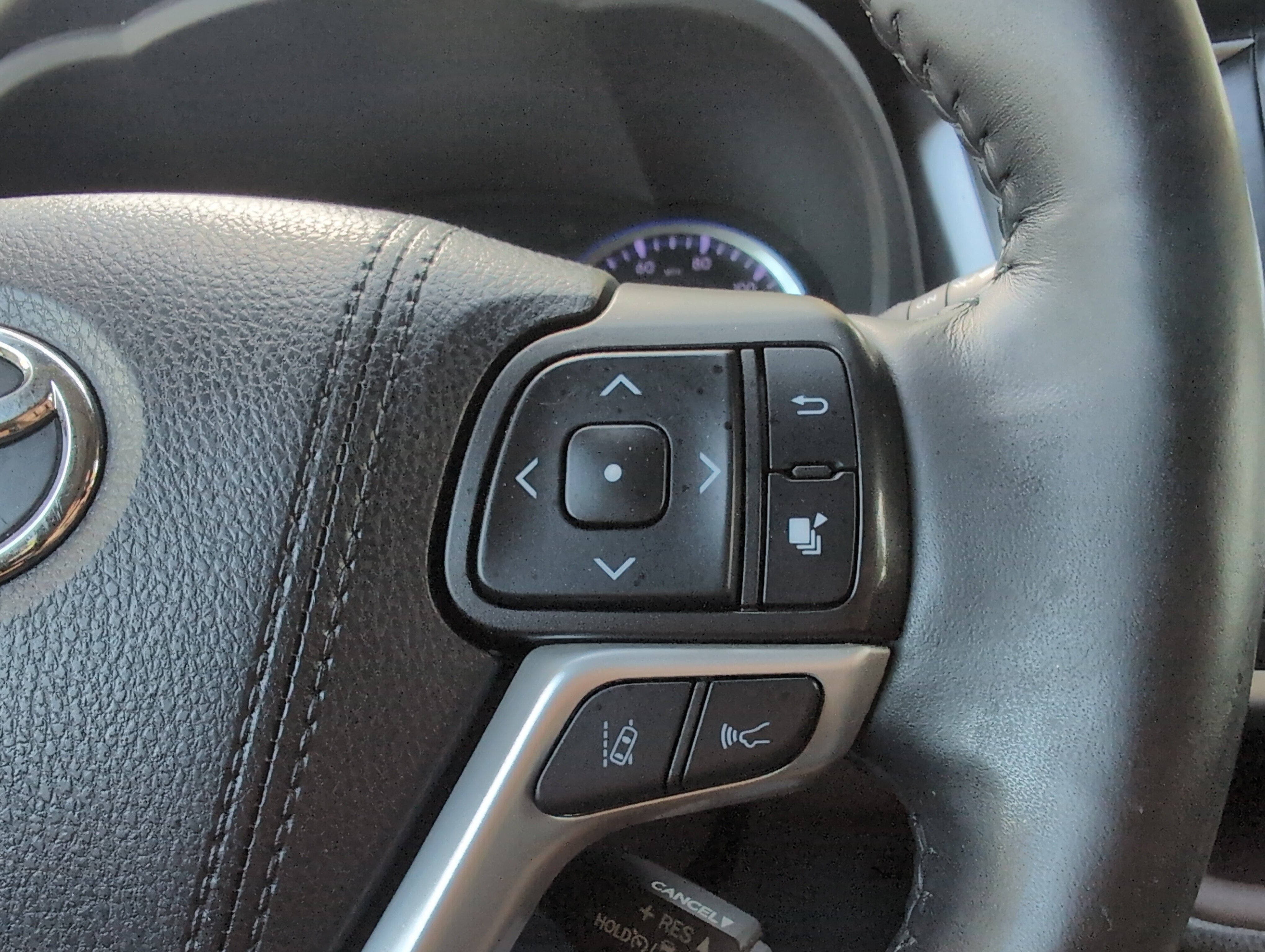 Used 2019 Toyota Highlander Limited Platinum AWD/4WD image 19