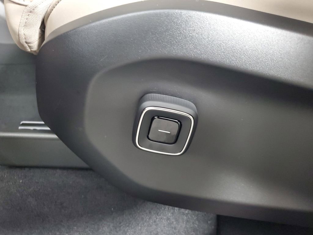 New 2026 Volvo EX90 Plus image 21