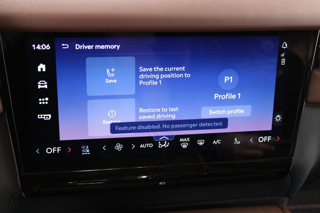 Used 2025 Lincoln Navigator Reserve image 34