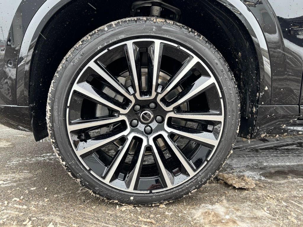 New 2026 Volvo XC90 B6 Plus w/ Protection Package AWD/4WD image 9