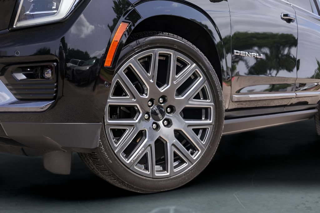 Used 2026 GMC Yukon Denali Ultimate AWD/4WD image 3