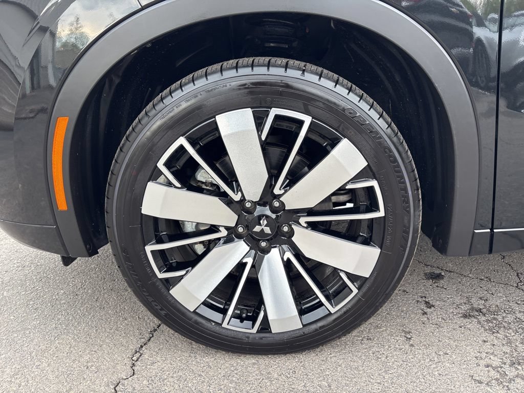 Used 2025 Mitsubishi Outlander AWD image 10