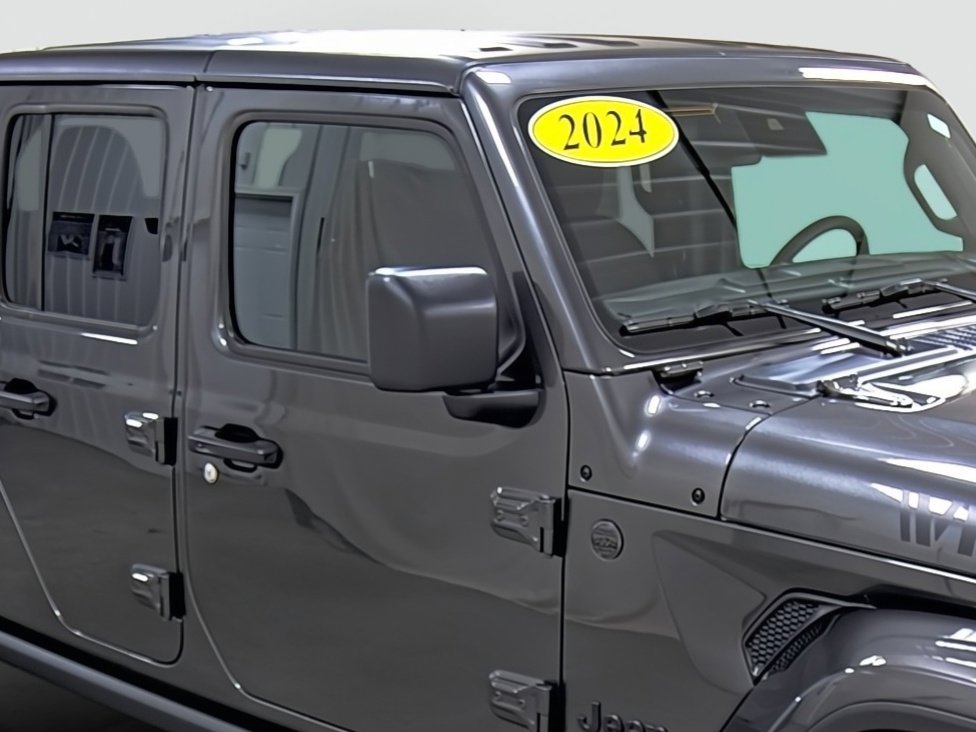Used 2024 Jeep Gladiator Willys image 15