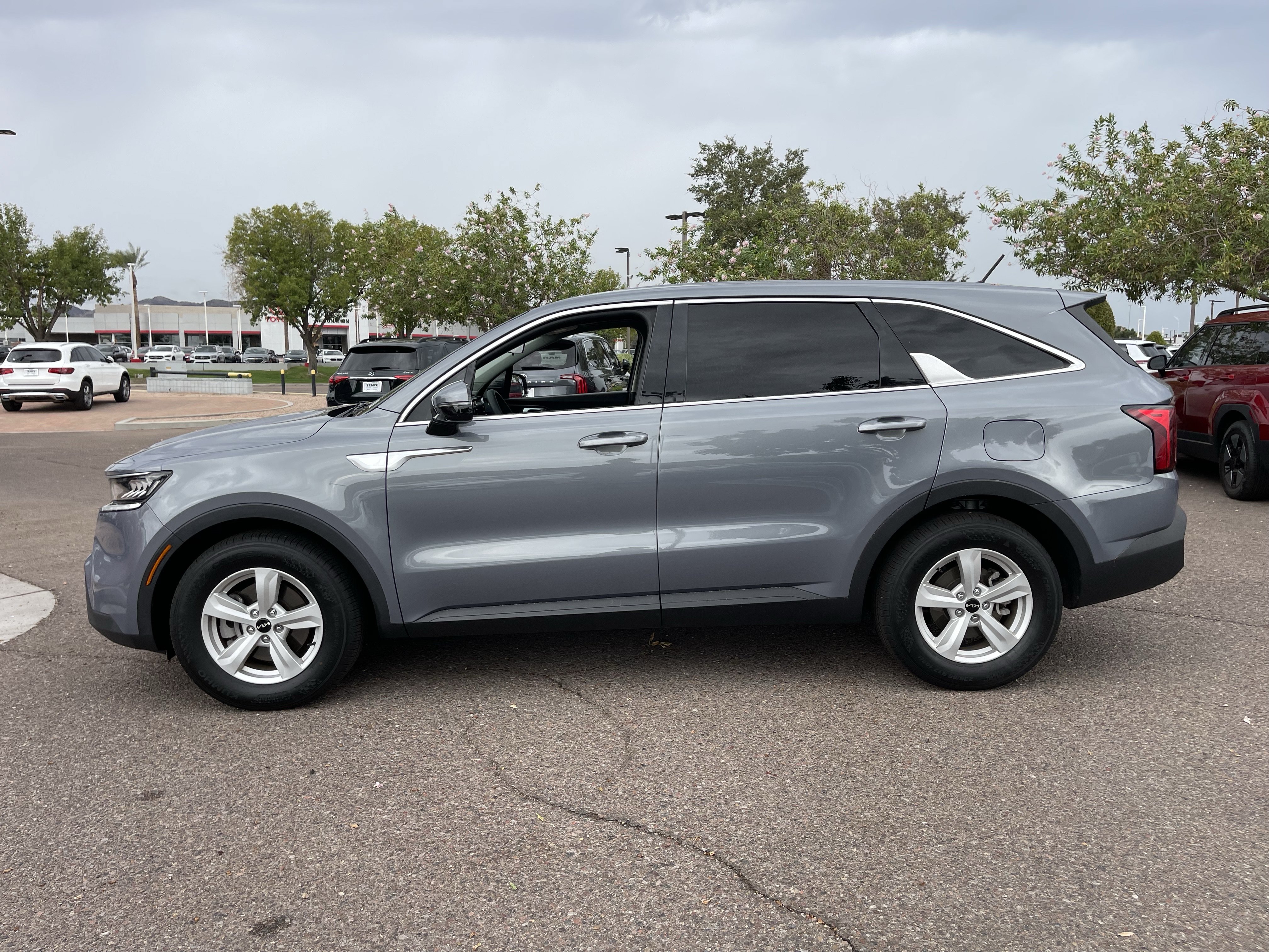 Certified 2022 Kia Sorento LX FWD image 3