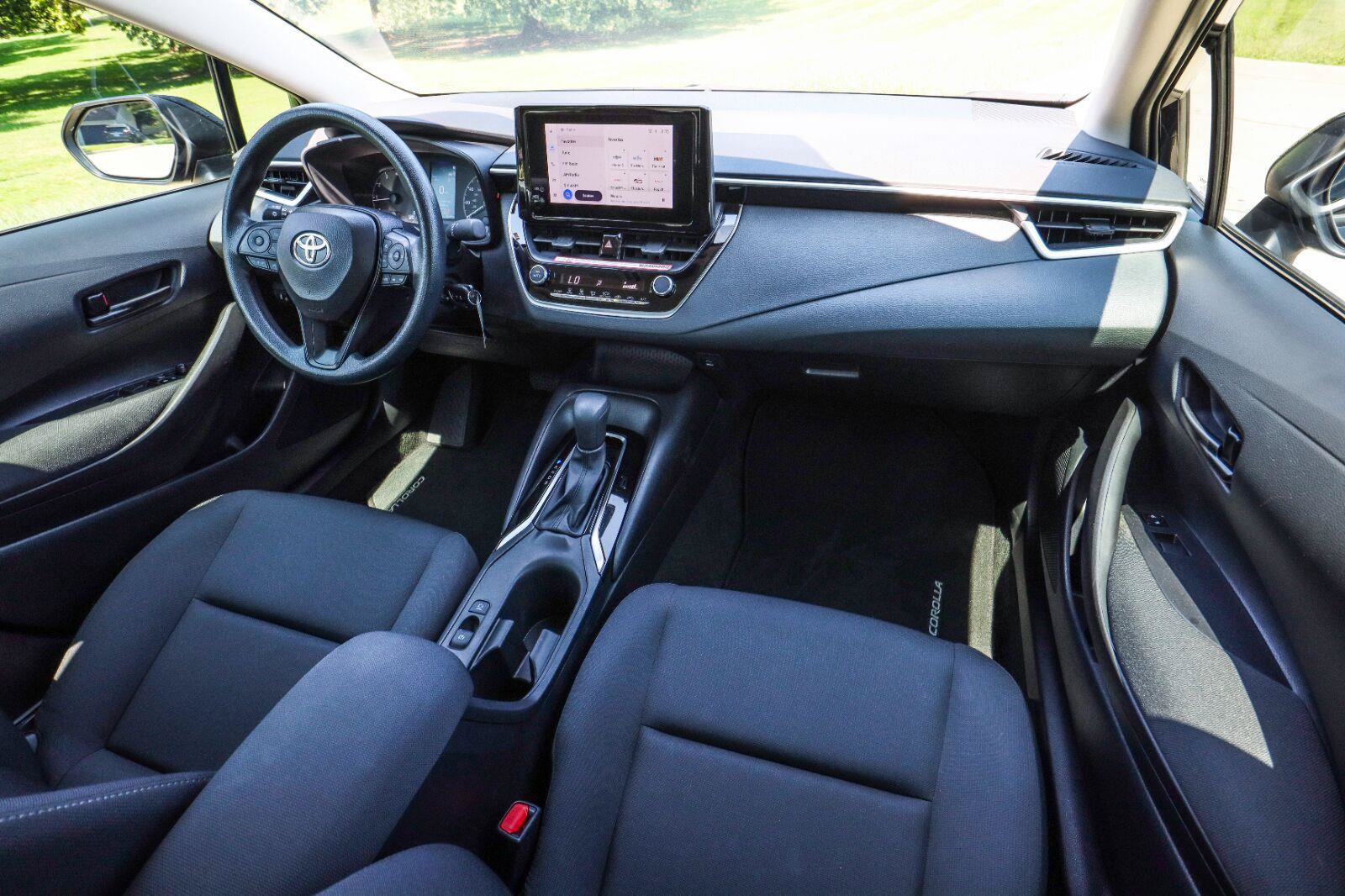 Used 2025 Toyota Corolla LE FWD image 29