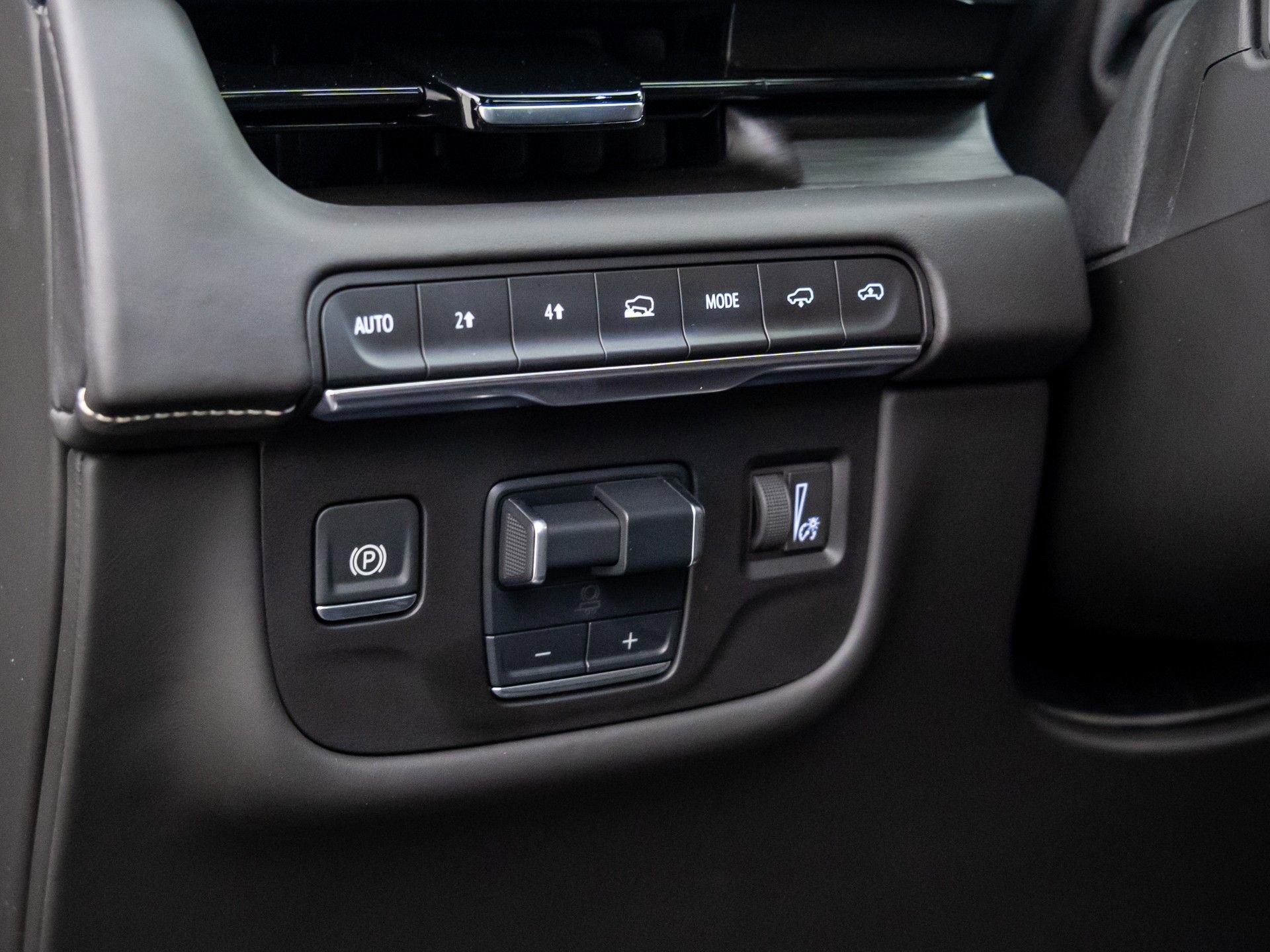 Certified 2024 Cadillac Escalade ESV Sport Platinum w/ LPO, ONYX Package image 25