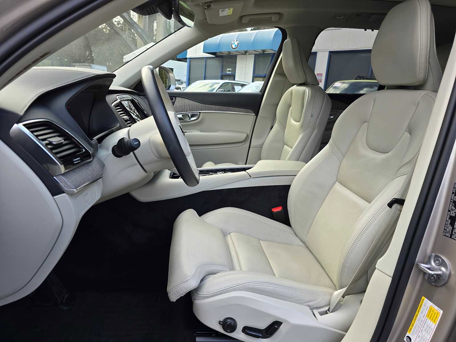 Used 2024 Volvo XC90 B6 Ultimate w/ Protection Package Premier image 21