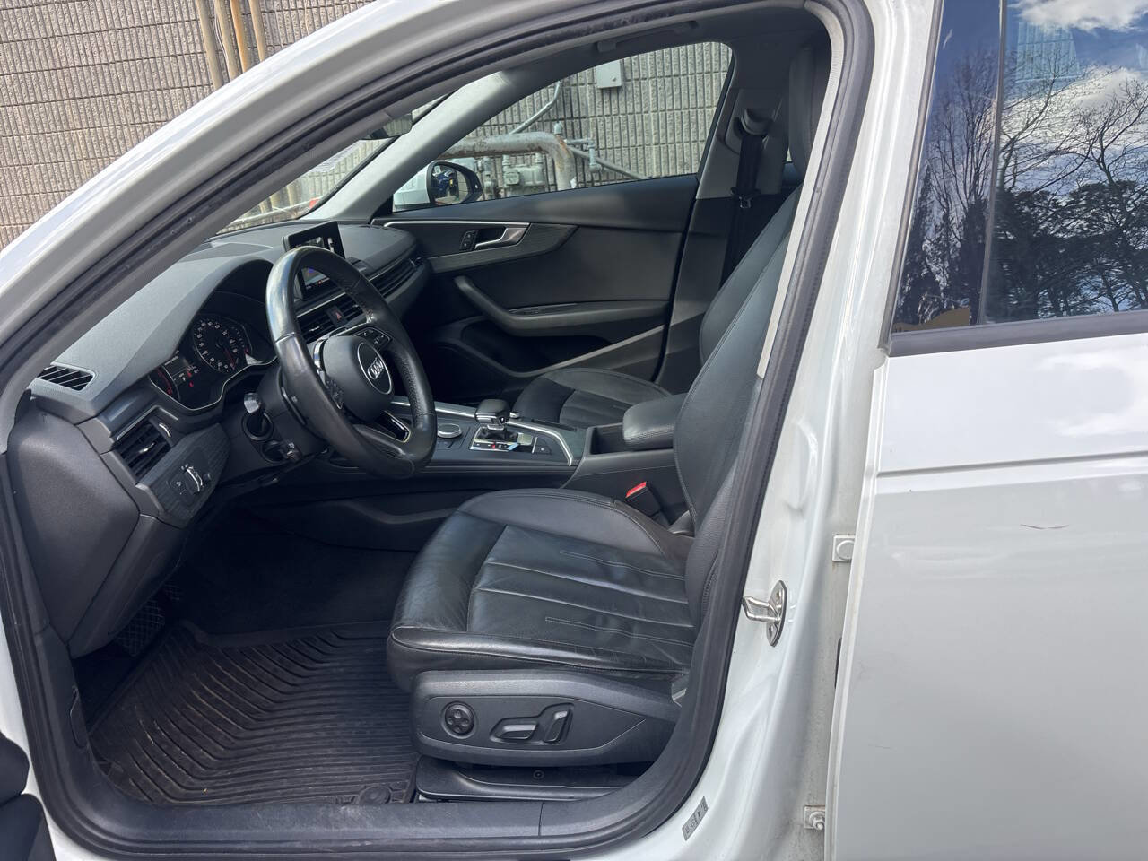 Used 2018 Audi A4 2.0T Ultra Premium w/ Convenience Package image 10