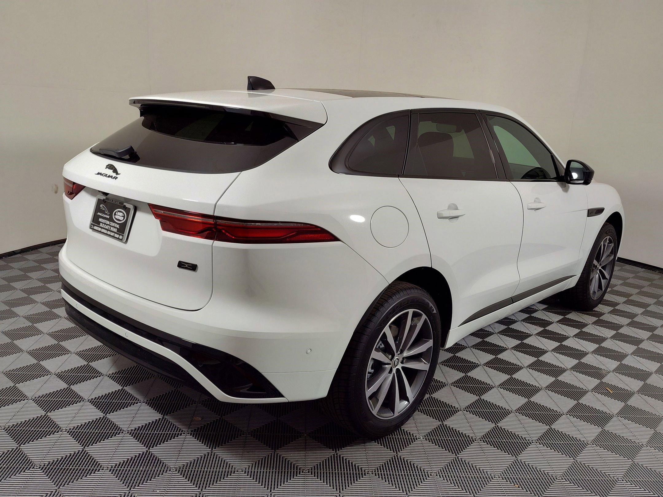 Used 2026 Jaguar F-PACE R-Dynamic S image 6