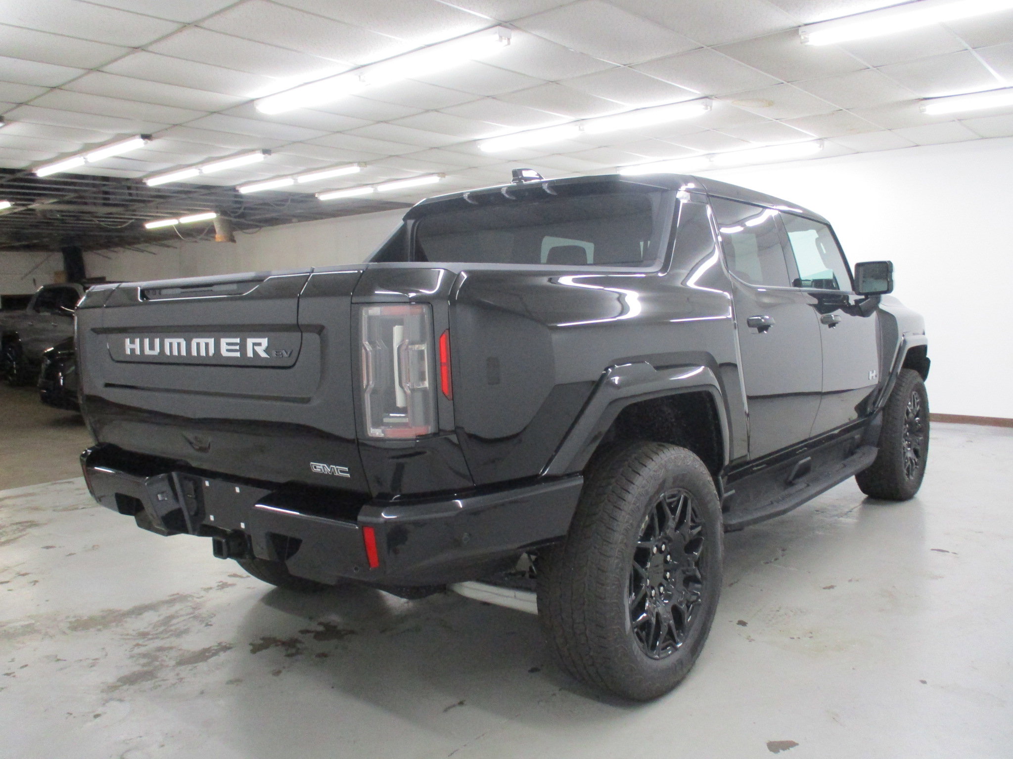 New 2026 GMC Hummer EV 4x4 Crew Cab w/ LPO, Dark Essentials Package image 8