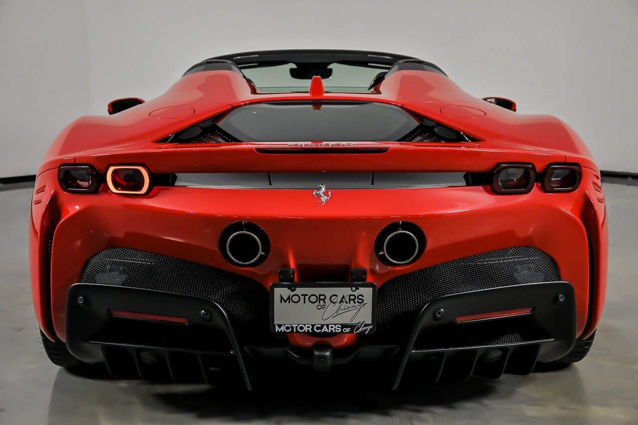 Used 2022 Ferrari SF90 Spider image 11