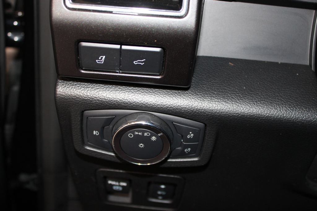 Used 2019 Ford Expedition Limited w/ Equipment Group 301A RWD image 39