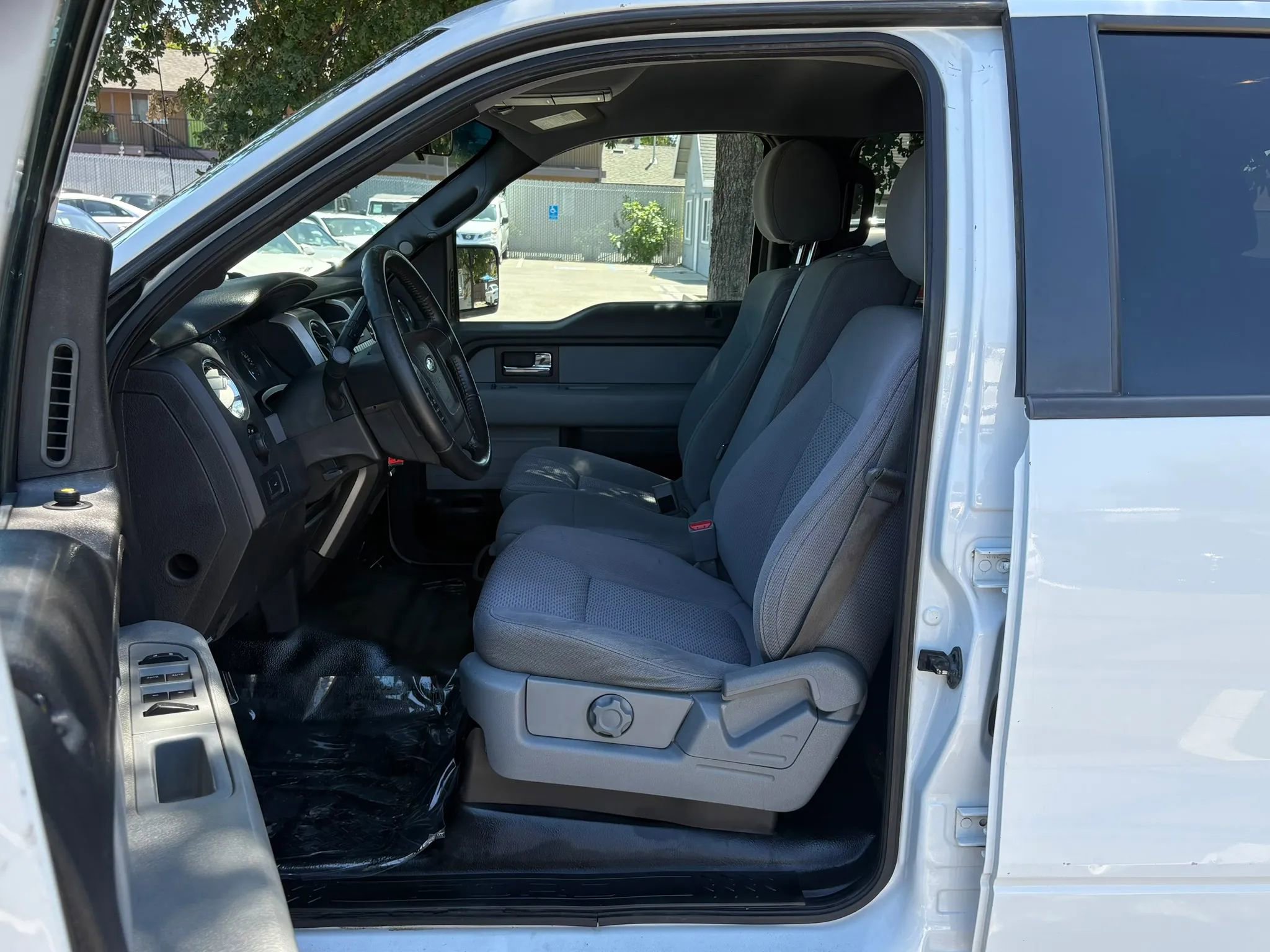 Used 2014 Ford F150 XLT w/ Trailer Tow Package AWD/4WD image 9