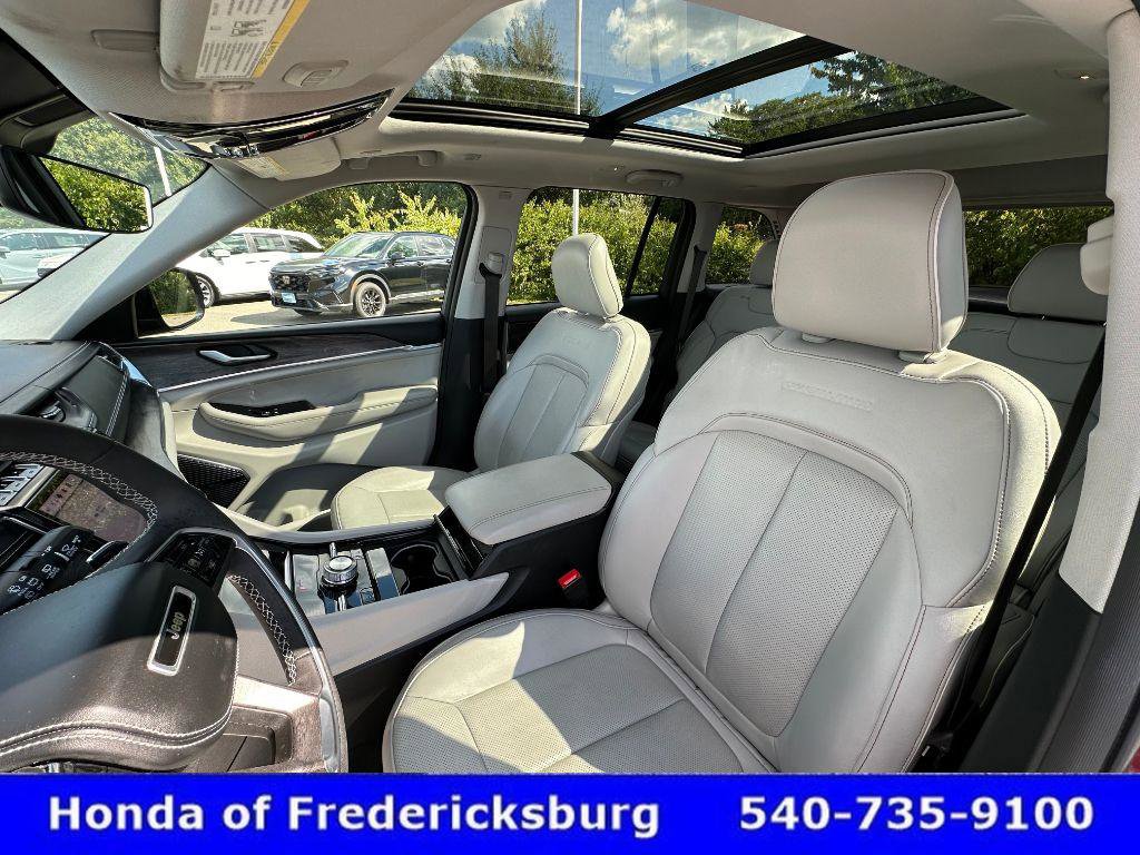 Used 2022 Jeep Grand Cherokee Overland image 16