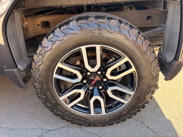 Used 2024 GMC Sierra 1500 AT4 w/ Technology Package AWD/4WD image 10
