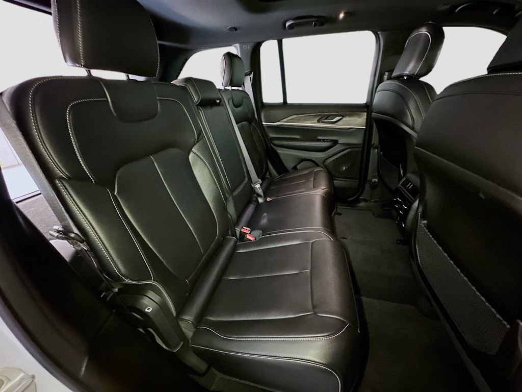 Certified 2024 Jeep Grand Cherokee Limited w/ Trailer Tow Package AWD/4WD image 27