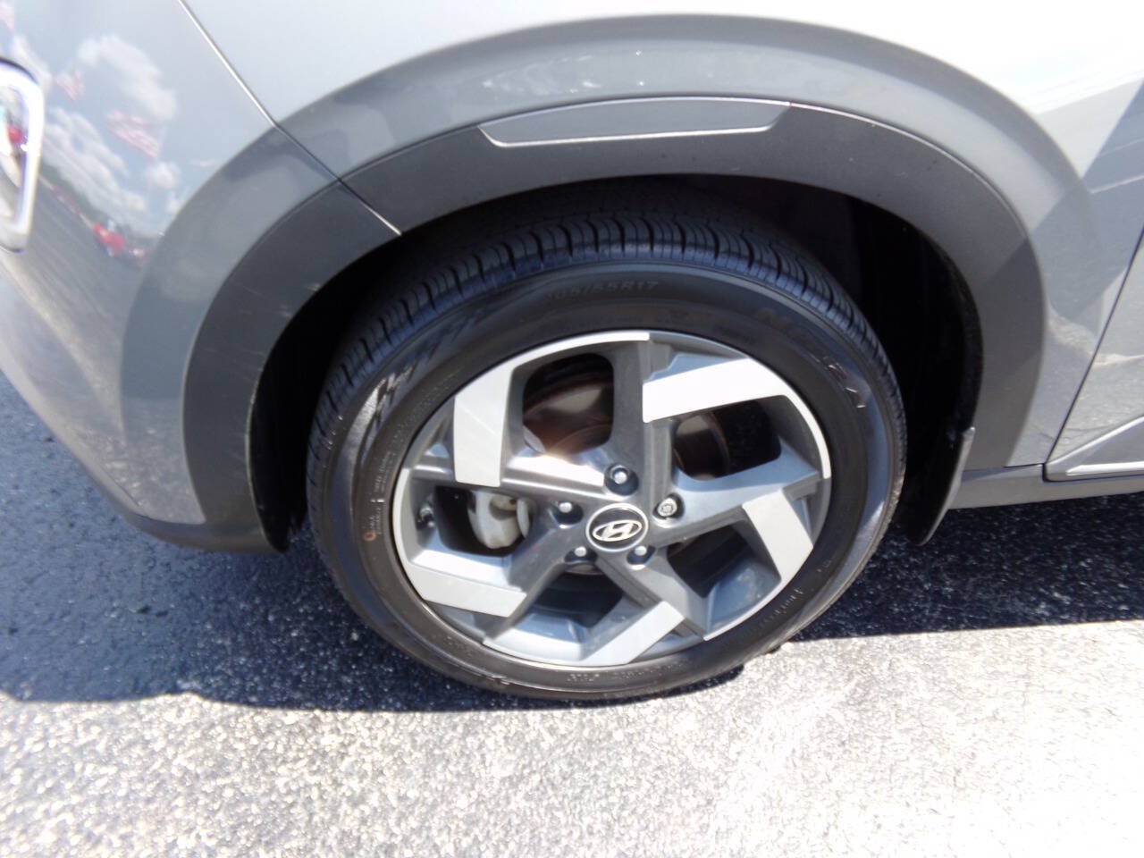 Used 2023 Hyundai Venue Limited FWD image 43