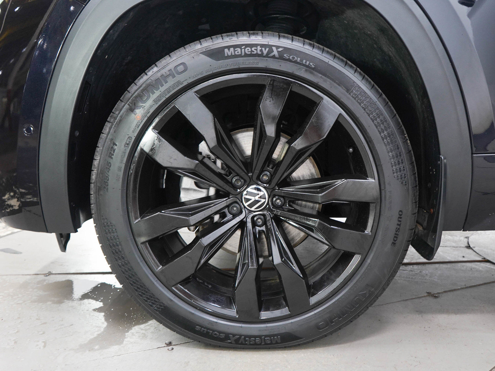 Used 2023 Volkswagen Atlas Cross Sport SEL Premium R-Line AWD/4WD image 30
