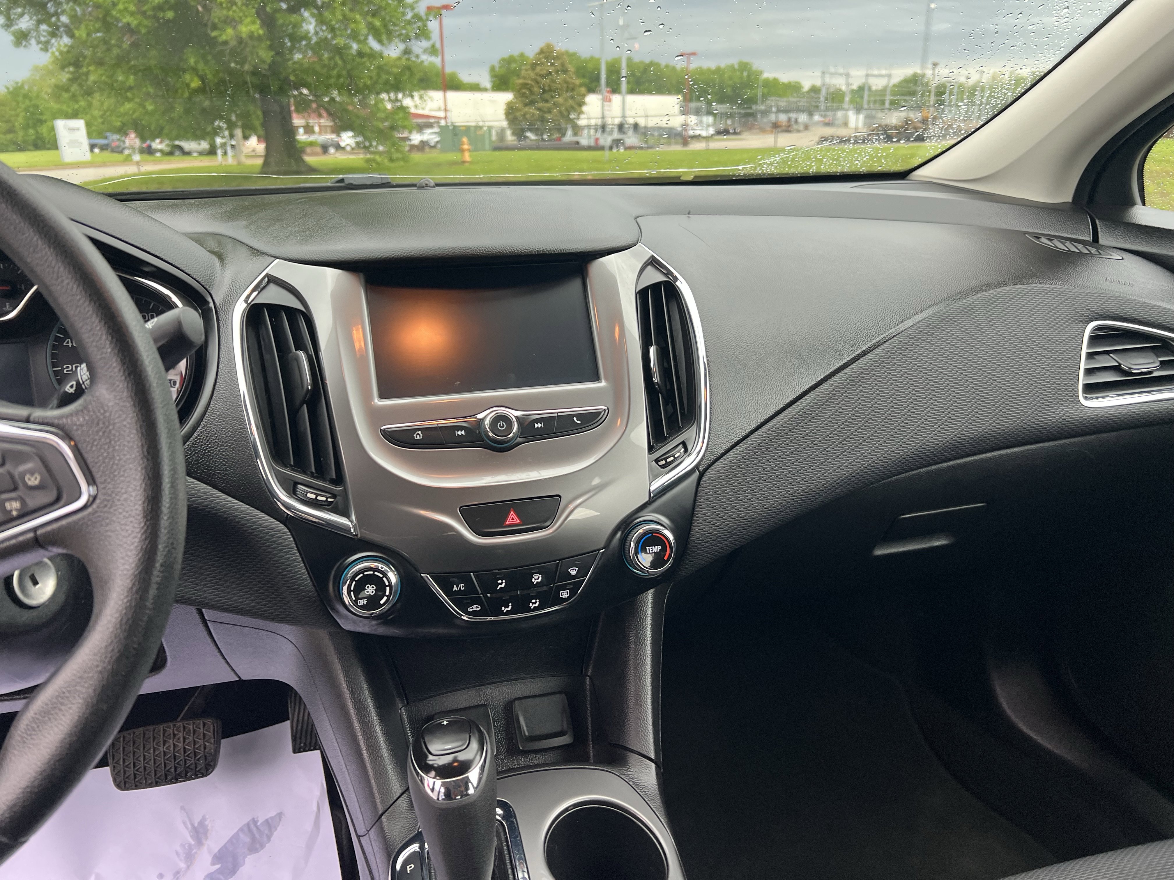 Used 2018 Chevrolet Cruze LT FWD image 17