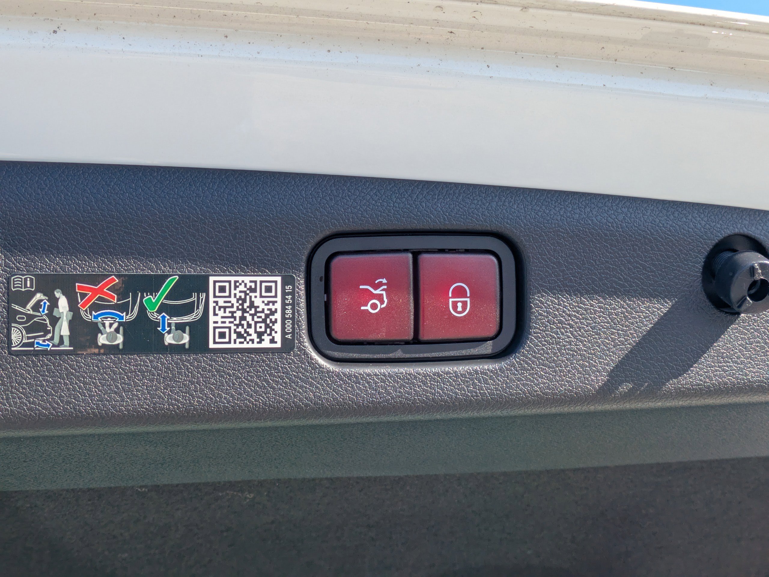 Used 2025 Mercedes-Benz E 350 4MATIC Sedan image 13