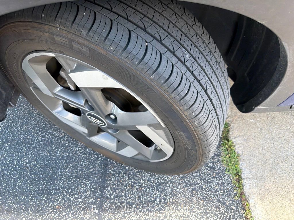 Used 2024 Hyundai Venue SEL FWD image 11