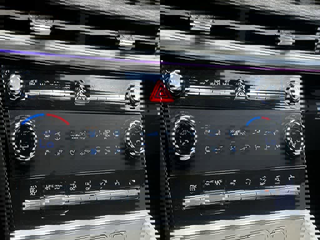 Used 2024 Hyundai Santa Fe Limited image 20