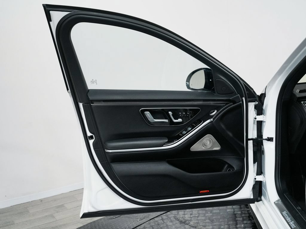 Used 2023 Mercedes-Benz S 500 4MATIC w/ AMG Line image 10