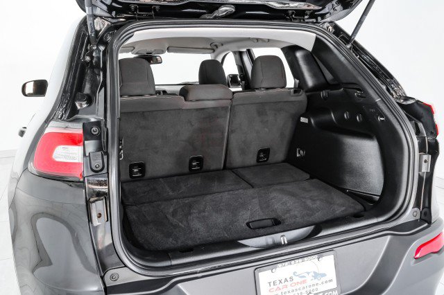 Used 2018 Jeep Cherokee Latitude FWD image 50