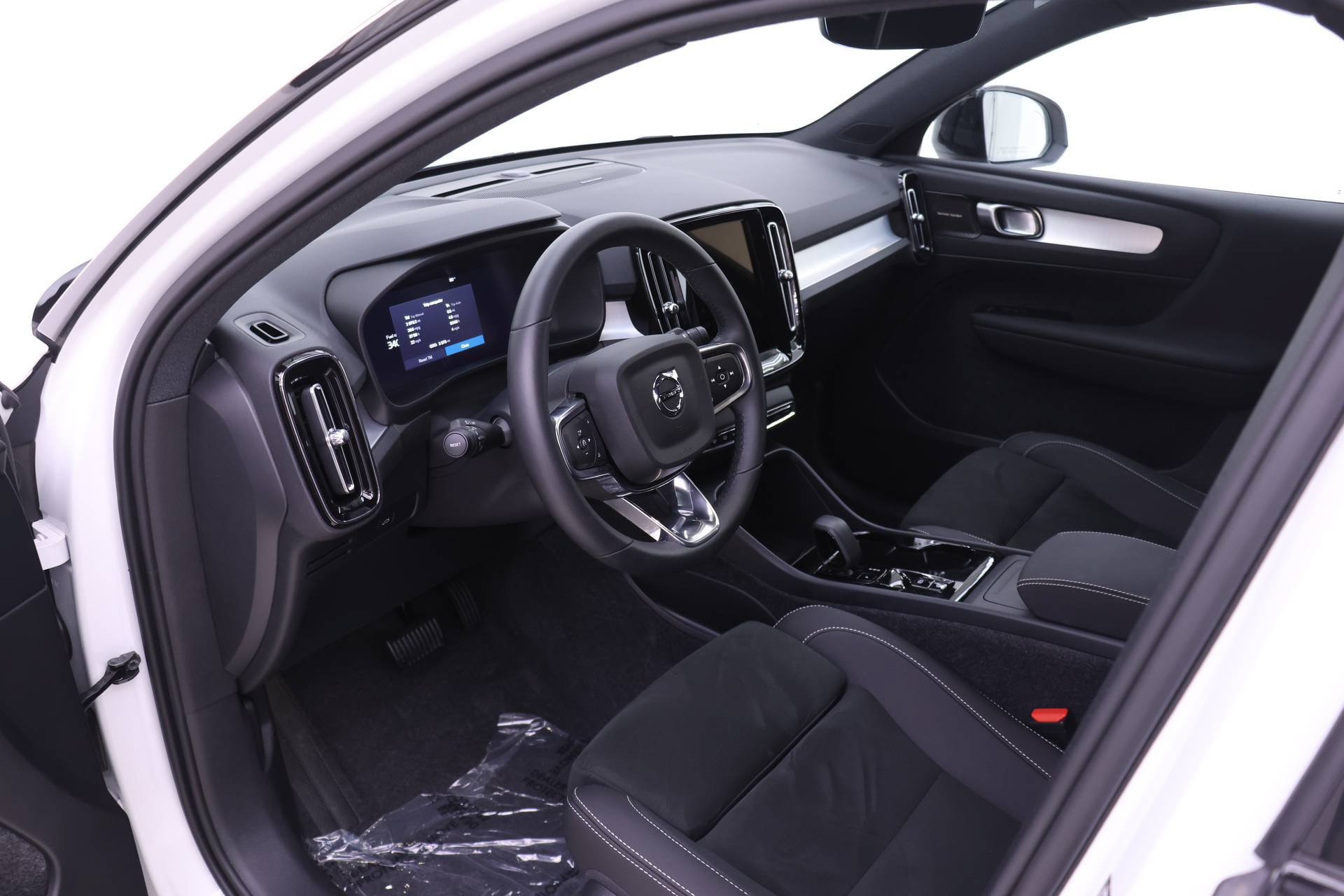 New 2026 Volvo XC40 B5 Ultra w/ Climate Package AWD/4WD image 6