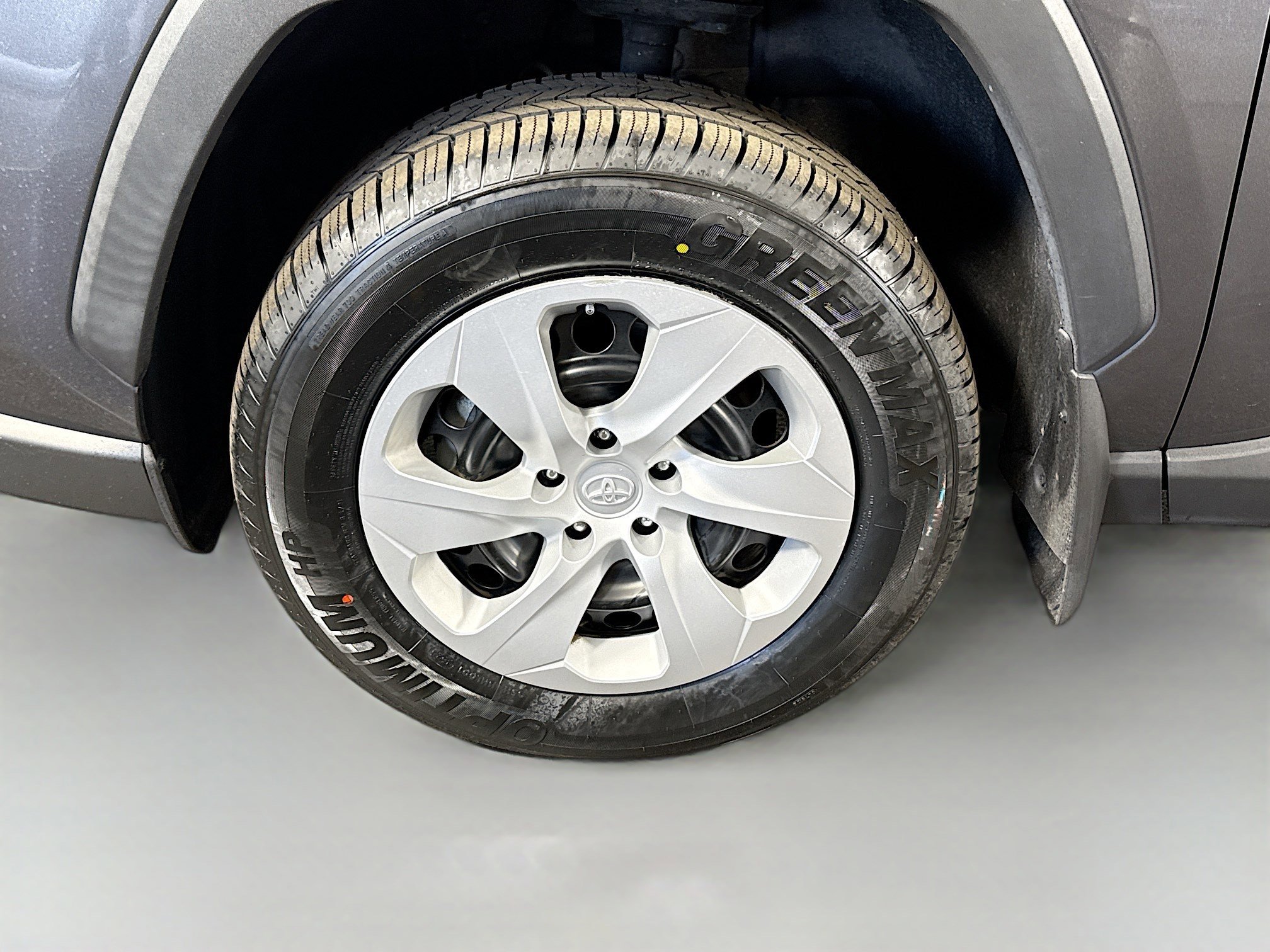 Used 2024 Toyota RAV4 LE image 37