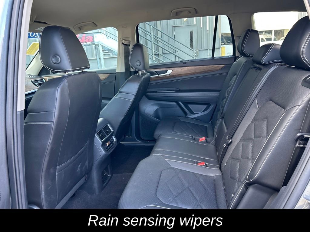 Used 2025 Volkswagen Atlas SE image 22