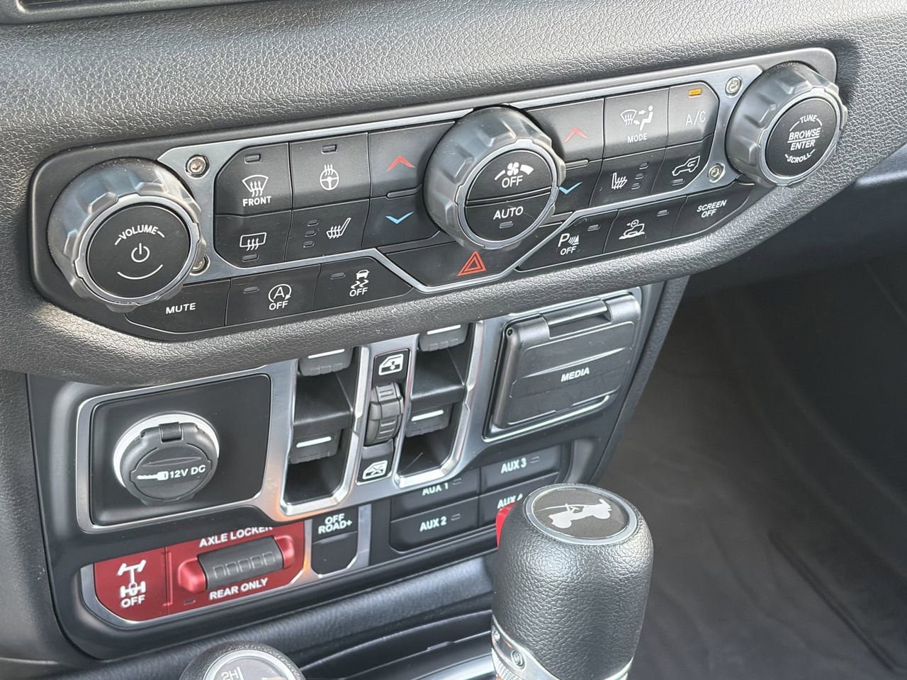 Used 2024 Jeep Wrangler Unlimited Sport AWD/4WD image 29