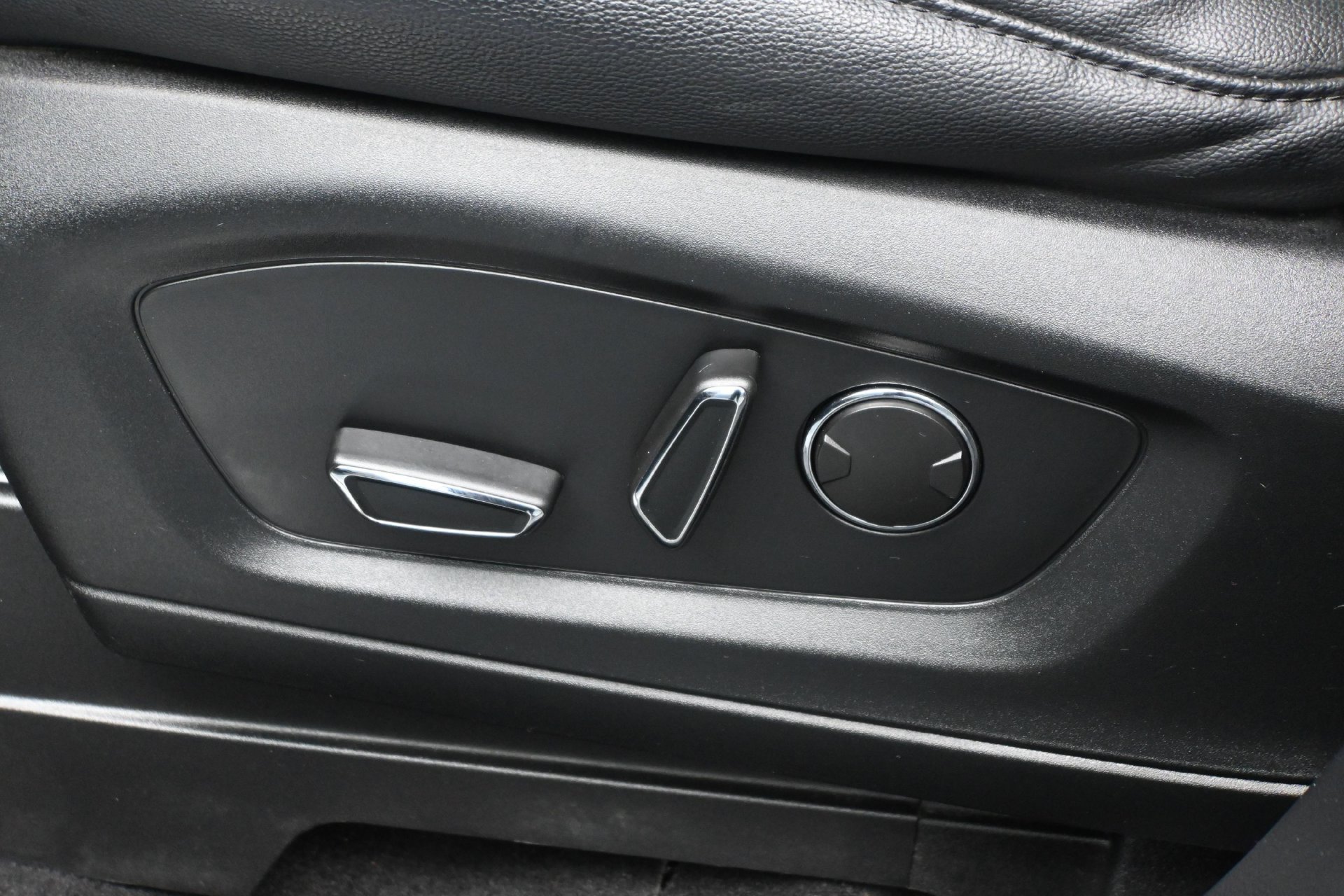 Used 2020 Ford Explorer Limited AWD/4WD image 23