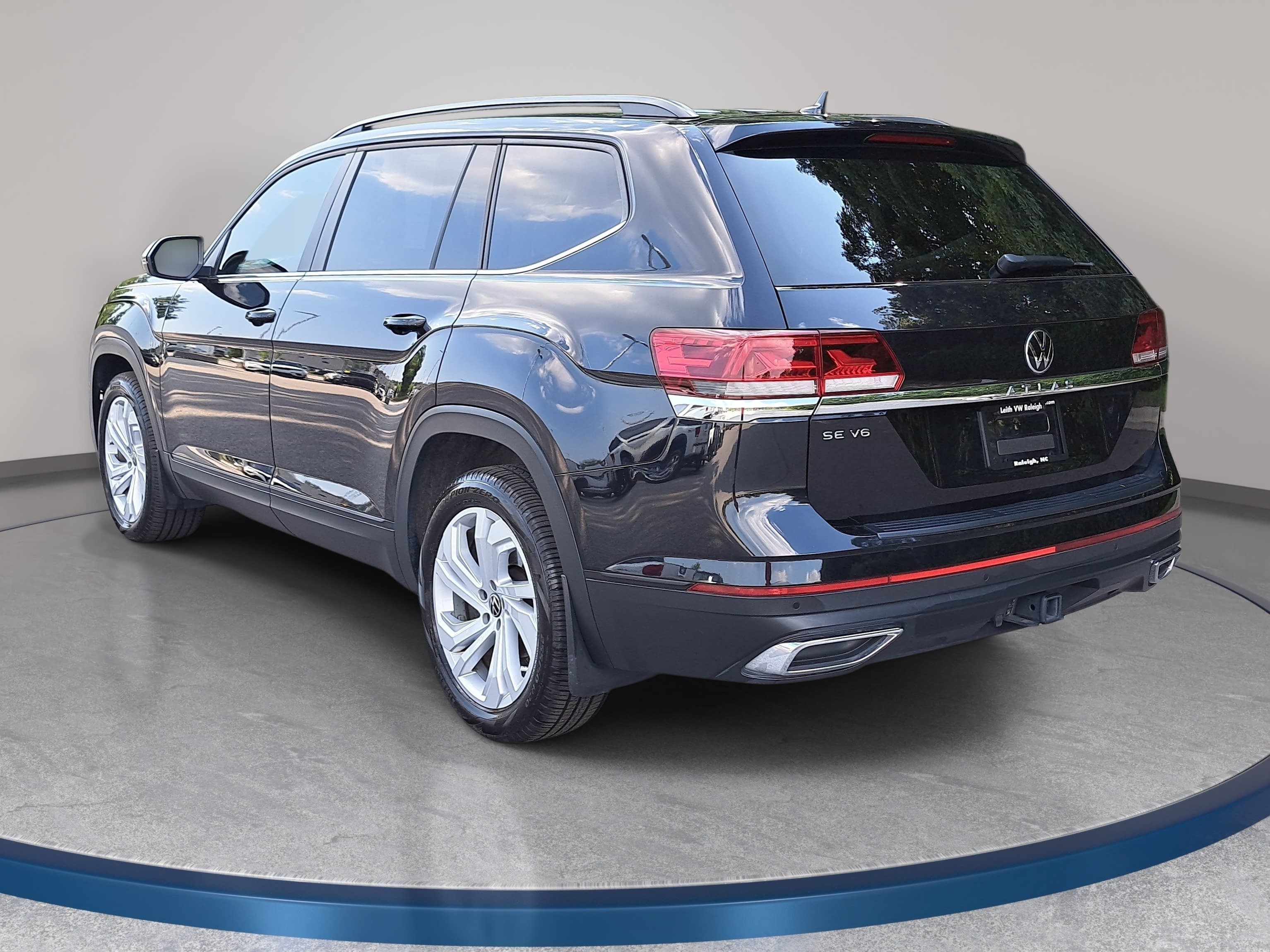 Used 2023 Volkswagen Atlas SE w/ Panoramic Sunroof Package FWD image 7