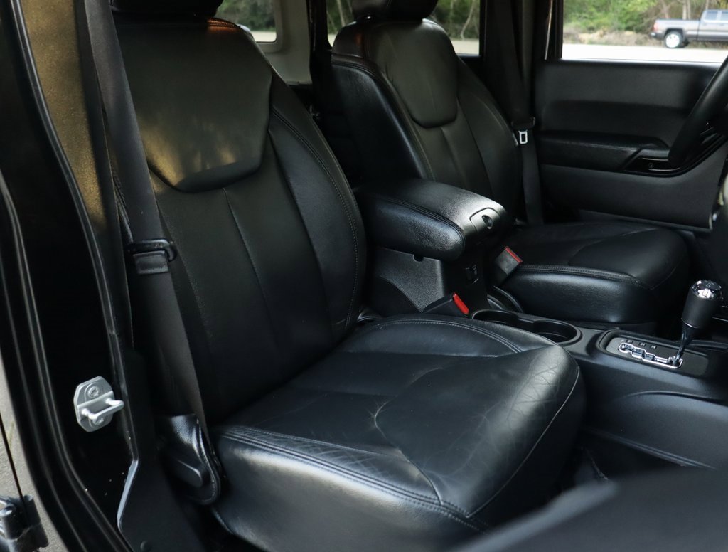 Used 2015 Jeep Wrangler Unlimited Sahara image 22